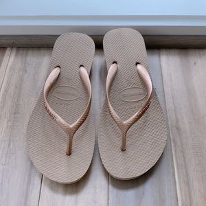 Havianas- Rose gold wedges